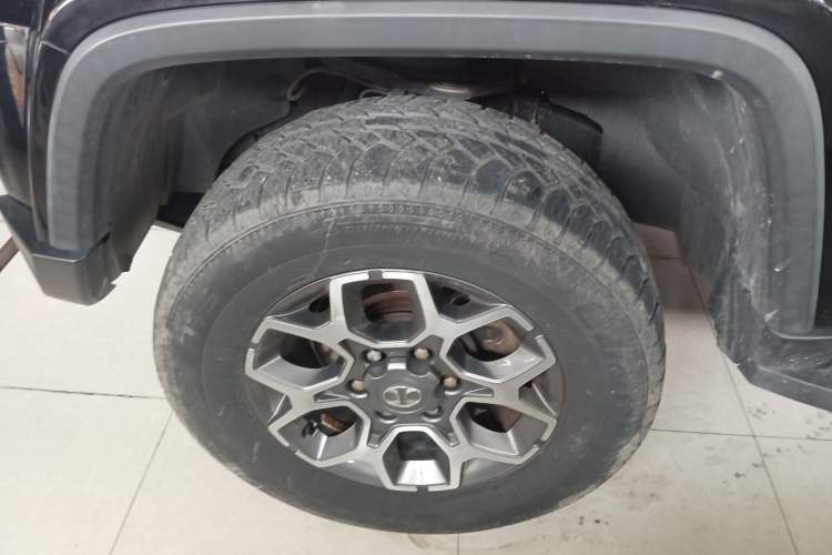 Used BAIC Off-Road BJ40 2019 PLUS 2.3T Automatic Four-Wheel Drive Premium Edition China VI Left Front Wheel Hub