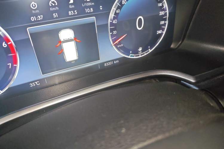 Used BAIC Off-Road BJ40 2019 2.0T Automatic Four-Wheel Drive Urban Hunter Edition Premium Model China V Emission Standard Odometer Close Up