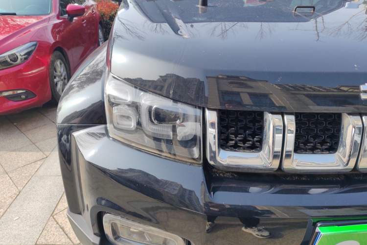 Used BAIC Off-Road BJ40 2019 2.3T Automatic Four-Wheel Drive Urban Hunter Edition Premium Model China VI Emission Standard Right Front Headlight
