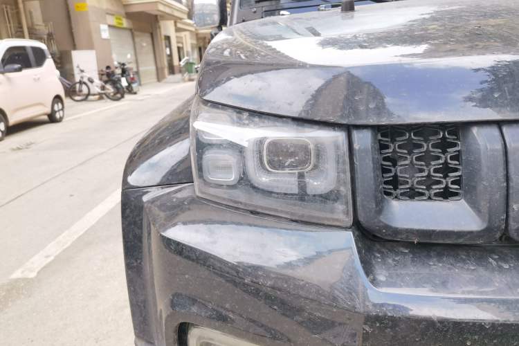 Used BAIC Off-Road BJ40 2019 PLUS 2.3T Automatic Four-Wheel Drive Premium Edition China VI Right Front Headlight