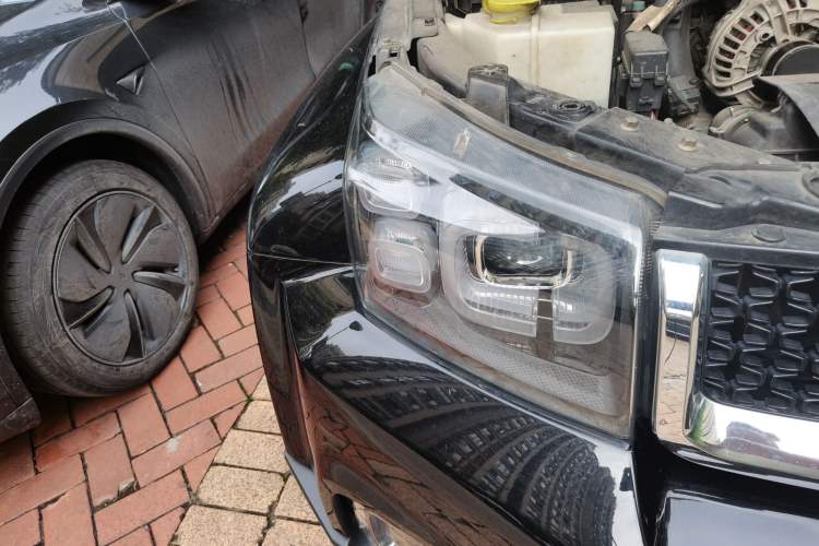 Used BAIC Off-Road BJ40 2019 2.3T Automatic Four-Wheel Drive Urban Hunter Edition Premium Model China VI Emission Standard Right Front Headlight