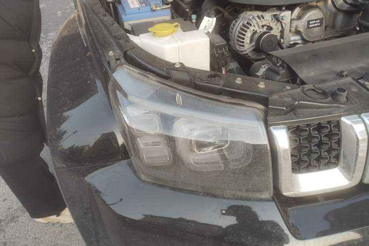 Used BAIC Off-Road BJ40 2019 PLUS 2.3T Automatic Four-Wheel Drive Premium Edition China VI Right Front Headlight