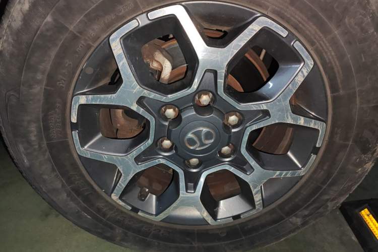 Used BAIC Off-Road BJ40 2019 PLUS 2.3T Automatic Four-Wheel Drive Flagship Edition China VI Emission Standard Right Front Wheel Hub