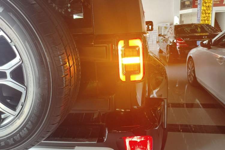 Used BAIC Off-Road BJ40 2019 2.3T Automatic Four-Wheel Drive Urban Hunter Edition Premium Model China VI Emission Standard Right Rear Taillight