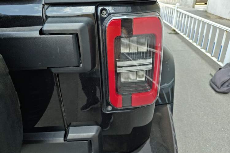 Used BAIC Off-Road BJ40 2019 PLUS 2.3T Automatic Four-Wheel Drive Premium Edition China VI Right Rear Taillight