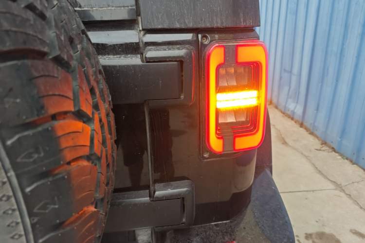 Used BAIC Off-Road BJ40 2019 PLUS 2.3T Automatic Four-Wheel Drive Flagship Edition China VI Emission Standard Right Rear Taillight
