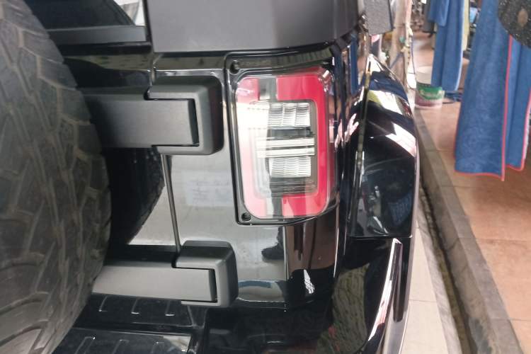 Used BAIC Off-Road BJ40 2019 PLUS 2.3T Automatic Four-Wheel Drive Premium Edition China VI Right Rear Taillight