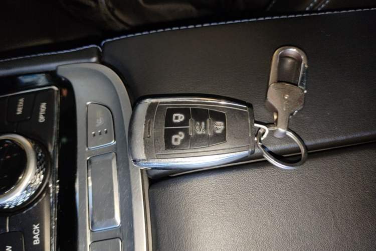 Used BAIC Off-Road BJ40 2019 2.3T Automatic Four-Wheel Drive Urban Hunter Edition Premium Model China VI Emission Standard Vehicle Key