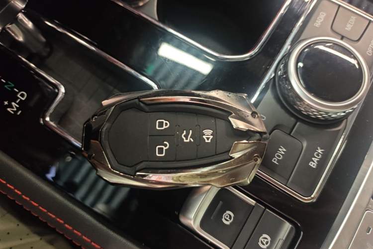 Used BAIC Off-Road BJ40 2019 2.0T Automatic Four-Wheel Drive Urban Hunter Edition Premium Model China V Emission Standard Vehicle Key