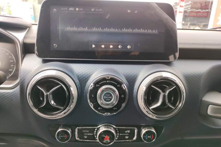 Used BAIC Off-Road BJ40 2019 Updated Version 2.0T Automatic All-Wheel Drive Urban Hunter Edition Premium China V Emission Standard Audio And AC Panel