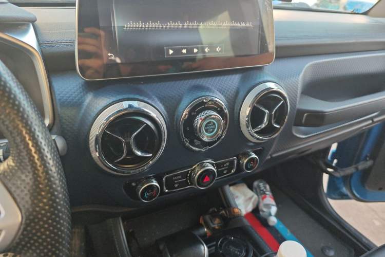 Used BAIC Off-Road BJ40 2019 2.3T Automatic Four-Wheel Drive Ring the Tower Champion Edition China VI Audio And AC Panel