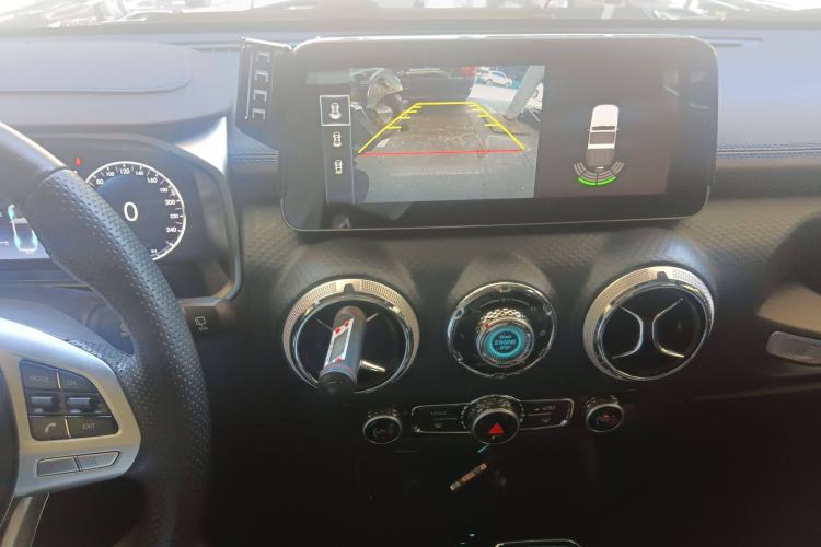 Used BAIC Off-Road BJ40 2019 2.0T Automatic Four-Wheel Drive Urban Hunter Edition Premium Model China V Emission Standard Audio And AC Panel