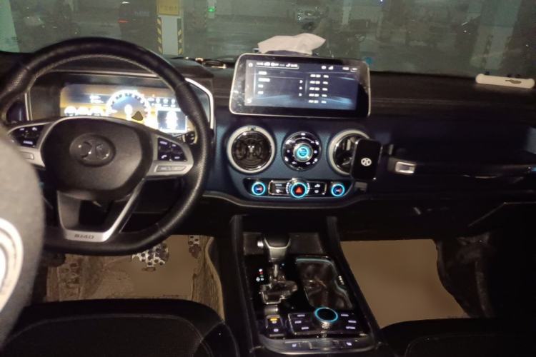 Used BAIC Off-Road BJ40 2019 2.3T Automatic Four-Wheel Drive Ring the Tower Champion Edition China VI Center Console