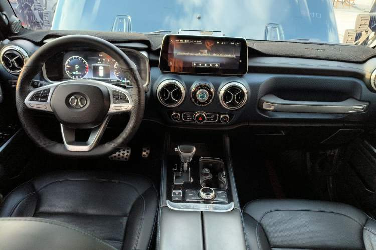Used BAIC Off-Road BJ40 2019 Updated Version 2.0T Automatic All-Wheel Drive Urban Hunter Edition Premium China V Emission Standard Center Console