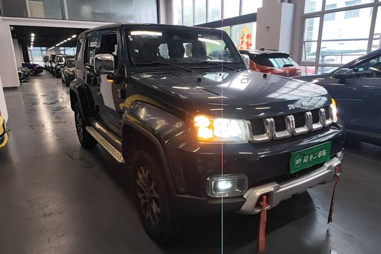 Used BAIC Off-Road BJ40 2019 2.3T Automatic Four-Wheel Drive Urban Hunter Edition Premium Model China VI Emission Standard Front Right 45 Deg