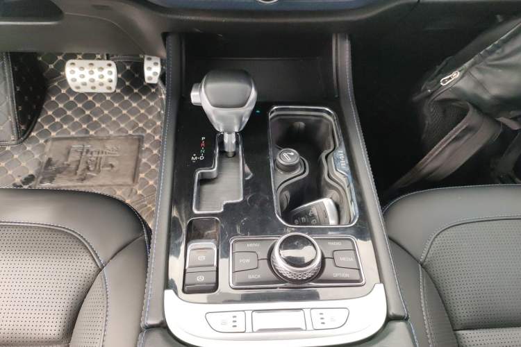 Used BAIC Off-Road BJ40 2019 Updated Version 2.0T Automatic All-Wheel Drive Urban Hunter Edition Premium China V Emission Standard Gear Lever