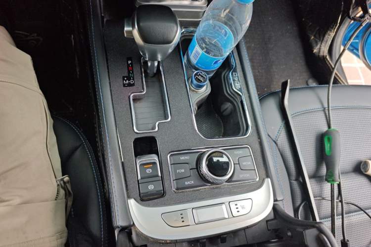 Used BAIC Off-Road BJ40 2019 2.3T Automatic Four-Wheel Drive Ring the Tower Champion Edition China VI Gear Lever