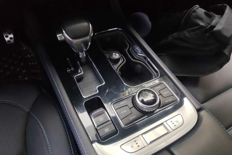Used BAIC Off-Road BJ40 2019 Updated Version 2.0T Automatic All-Wheel Drive Urban Hunter Edition Premium China V Emission Standard Gear Lever