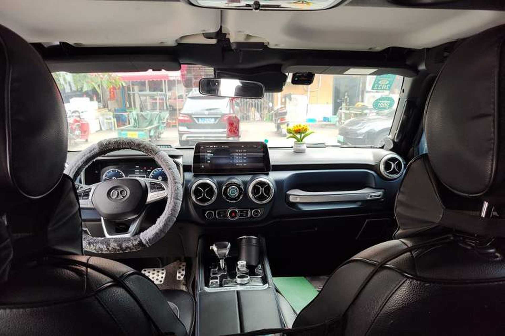 Used BAIC Off-Road BJ40 2019 2.3T Automatic Four-Wheel Drive Ring the Tower Champion Edition China VI Headliner