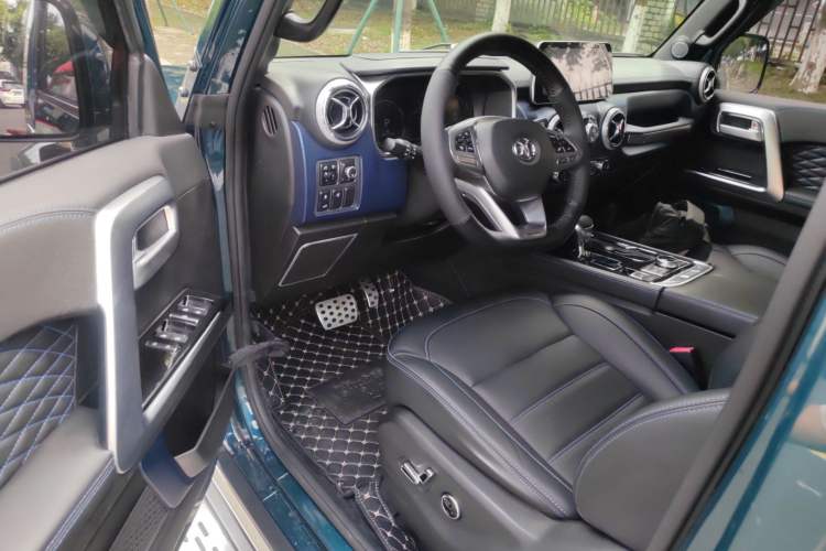 Used BAIC Off-Road BJ40 2019 Updated Version 2.0T Automatic All-Wheel Drive Urban Hunter Edition Premium China V Emission Standard Interior 3