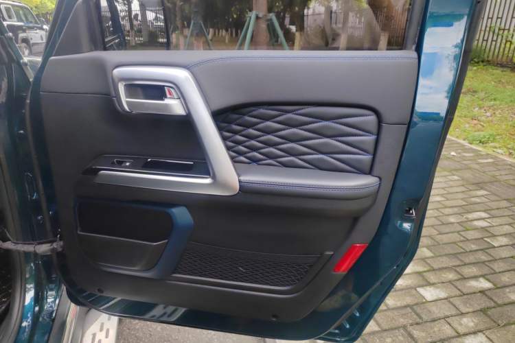 Used BAIC Off-Road BJ40 2019 Updated Version 2.0T Automatic All-Wheel Drive Urban Hunter Edition Premium China V Emission Standard Interior 5