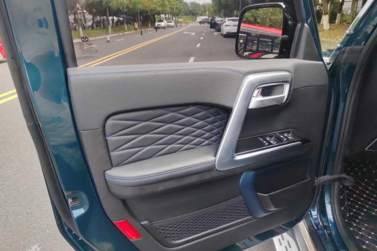 Used BAIC Off-Road BJ40 2019 Updated Version 2.0T Automatic All-Wheel Drive Urban Hunter Edition Premium China V Emission Standard Interior 7