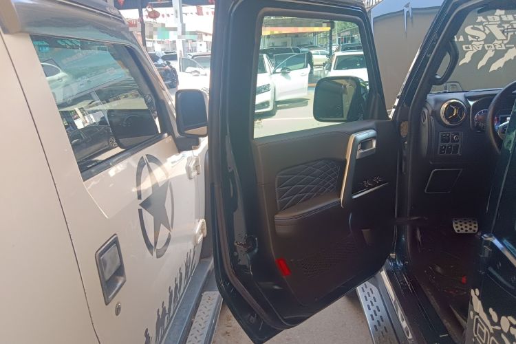 Used BAIC Off-Road BJ40 2019 2.0T Automatic Four-Wheel Drive Urban Hunter Edition Premium Model China V Emission Standard Left Front Door Interior