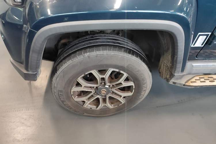 Used BAIC Off-Road BJ40 2019 2.3T Automatic Four-Wheel Drive Urban Hunter Edition Premium Model China VI Emission Standard Left Front Wheel Hub