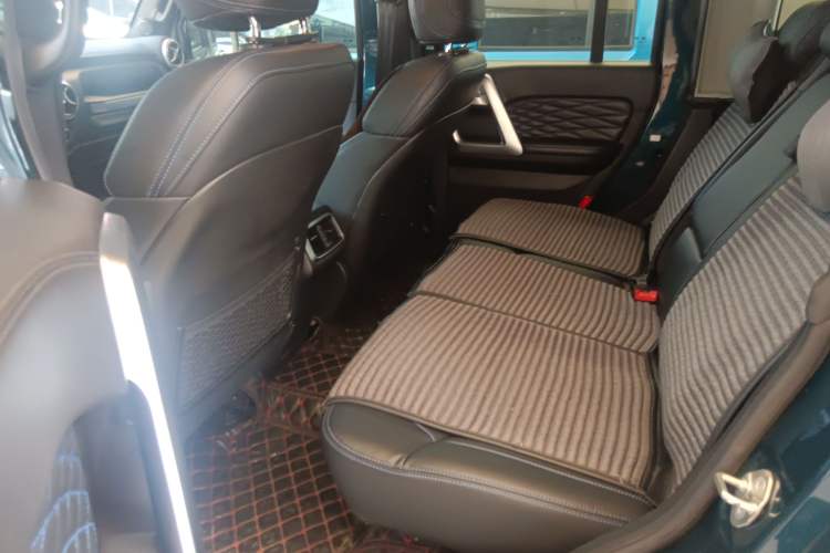 Used BAIC Off-Road BJ40 2019 2.0T Automatic Four-Wheel Drive Urban Hunter Edition Premium Model China V Emission Standard Left Rear Seat