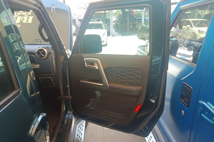 Used BAIC Off-Road BJ40 2019 2.0T Automatic Four-Wheel Drive Urban Hunter Edition Premium Model China V Emission Standard Right Front Door Interior