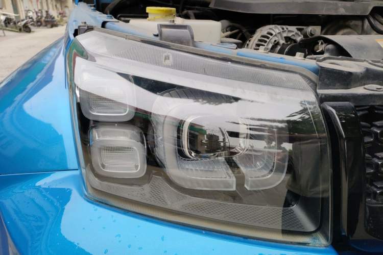 Used BAIC Off-Road BJ40 2019 2.3T Automatic Four-Wheel Drive Ring the Tower Champion Edition China VI Right Front Headlight