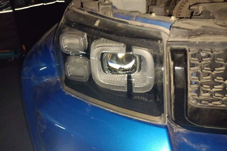 Used BAIC Off-Road BJ40 2019 2.3T Automatic Four-Wheel Drive Ring the Tower Champion Edition China VI Right Front Headlight