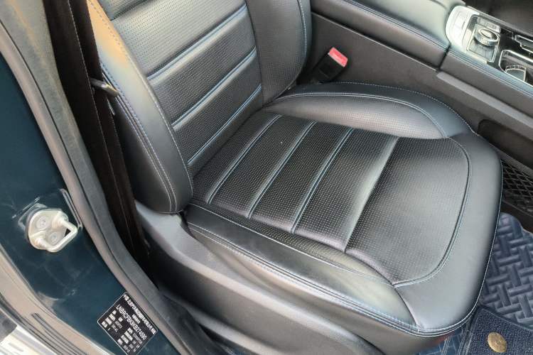Used BAIC Off-Road BJ40 2019 Updated Version 2.0T Automatic All-Wheel Drive Urban Hunter Edition Premium China V Emission Standard Right Front Seat