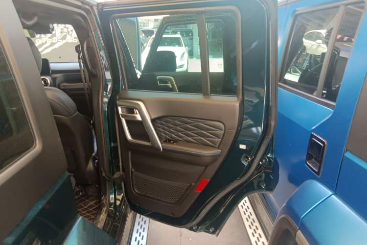 Used BAIC Off-Road BJ40 2019 2.0T Automatic Four-Wheel Drive Urban Hunter Edition Premium Model China V Emission Standard Right Rear Door Interior