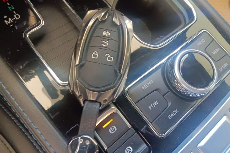 Used BAIC Off-Road BJ40 2019 2.0T Automatic Four-Wheel Drive Urban Hunter Edition Premium Model China V Emission Standard Vehicle Key