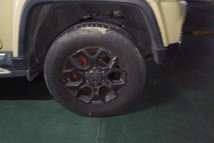Used BAIC Off-Road BJ40 2019 2.3T Automatic Four-Wheel Drive Ring the Tower Champion Edition China VI Right Front Wheel Hub