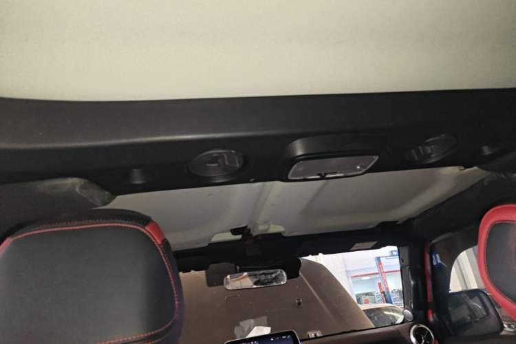 Used BAIC Off-Road BJ40 2019 Updated Version 2.0T Automatic All-Wheel Drive Urban Hunter Edition Premium China V Emission Standard Headliner