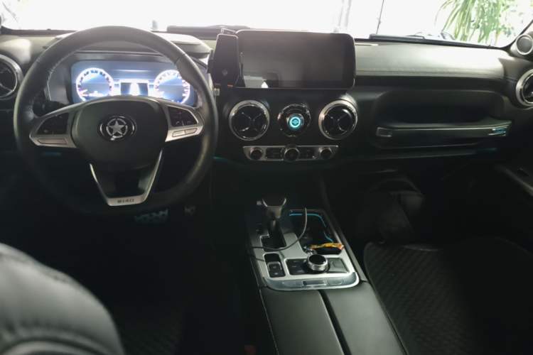 Used BAIC Off-Road BJ40 2019 2.3T Automatic Four-Wheel Drive Shengshi Huazhang Edition China VI Emission Standard Center Console