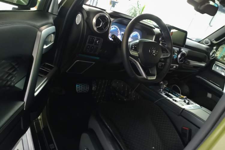 Used BAIC Off-Road BJ40 2019 2.3T Automatic Four-Wheel Drive Shengshi Huazhang Edition China VI Emission Standard Driver Seat