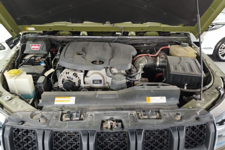 Used BAIC Off-Road BJ40 2019 2.3T Automatic Four-Wheel Drive Shengshi Huazhang Edition China VI Emission Standard Engine Bay