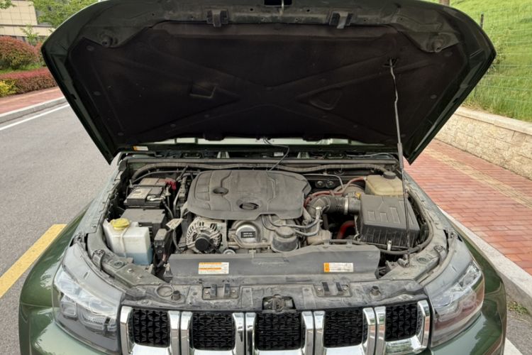 Used BAIC Off-Road BJ40 2019 PLUS 2.3T Automatic Four-Wheel Drive Flagship Edition China VI Emission Standard Engine Bay