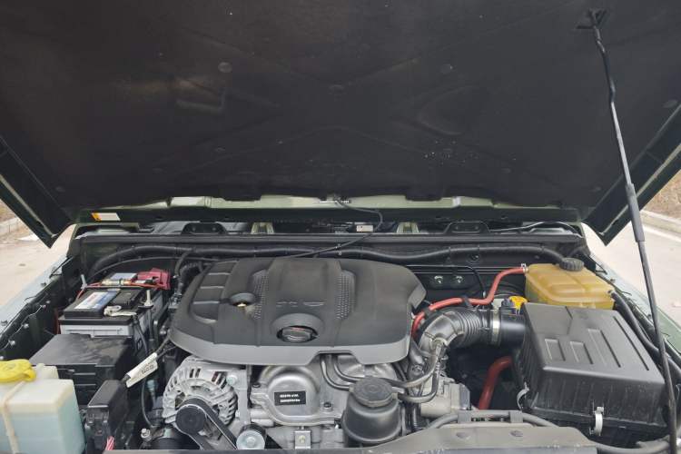 Used BAIC Off-Road BJ40 2019 PLUS 2.3T Automatic Four-Wheel Drive Flagship Edition China VI Emission Standard Engine Bay