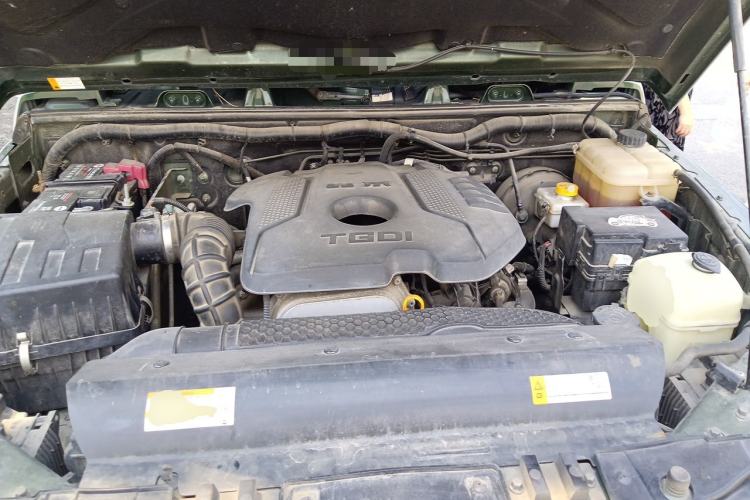 Used BAIC Off-Road BJ40 2019 2.0T Automatic Four-Wheel Drive Urban Hunter Edition Flagship Model China V Emission Standard Engine Bay