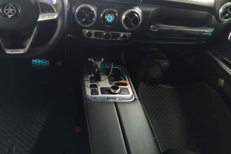 Used BAIC Off-Road BJ40 2019 2.3T Automatic Four-Wheel Drive Shengshi Huazhang Edition China VI Emission Standard Gear Lever