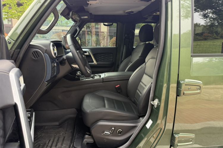 Used BAIC Off-Road BJ40 2019 PLUS 2.3T Automatic Four-Wheel Drive Flagship Edition China VI Emission Standard Interior 1