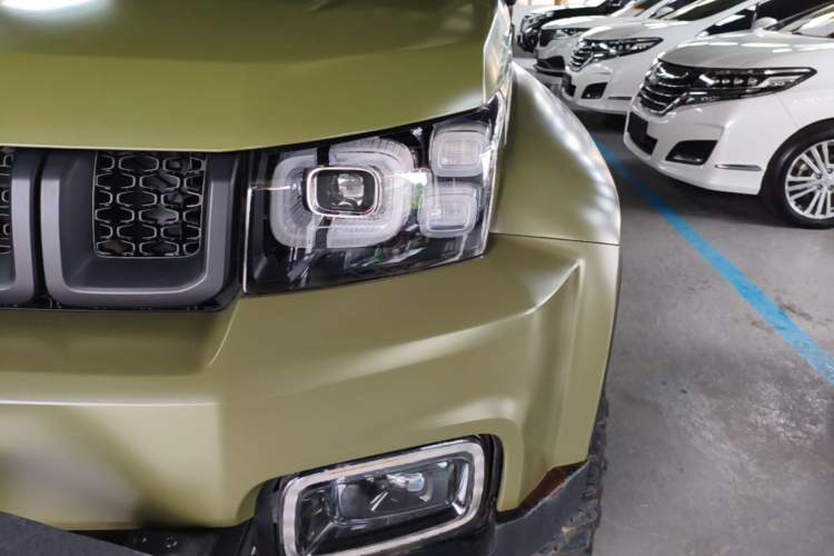 Used BAIC Off-Road BJ40 2019 2.3T Automatic Four-Wheel Drive Shengshi Huazhang Edition China VI Emission Standard Left Front Headlight