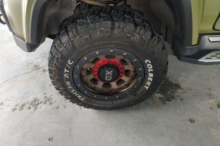 Used BAIC Off-Road BJ40 2019 2.3T Automatic Four-Wheel Drive Shengshi Huazhang Edition China VI Emission Standard Left Front Wheel Hub