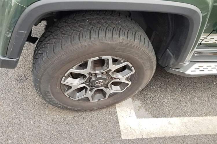 Used BAIC Off-Road BJ40 2019 PLUS 2.3T Automatic Four-Wheel Drive Flagship Edition China VI Emission Standard Left Front Wheel Hub