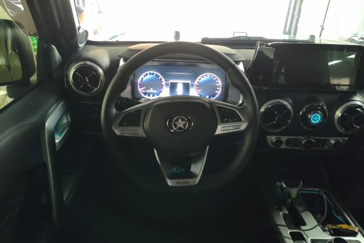 Used BAIC Off-Road BJ40 2019 2.3T Automatic Four-Wheel Drive Shengshi Huazhang Edition China VI Emission Standard Steering Wheel
