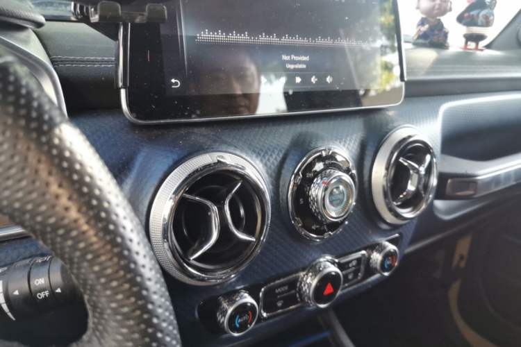Used BAIC Off-Road BJ40 2019 2.3T Automatic Four-Wheel Drive Ring the Tower Champion Edition China VI Audio And AC Panel